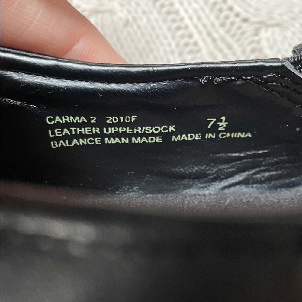 Earth Origins Sz 7.5 Womens "Carma 2" Black Wingtip Leather Slip On Shoes - Picture 2 of 15